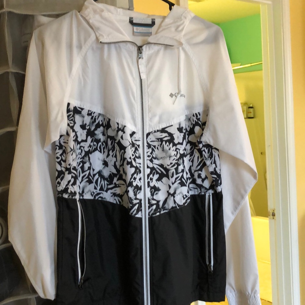 Columbia wind breaker